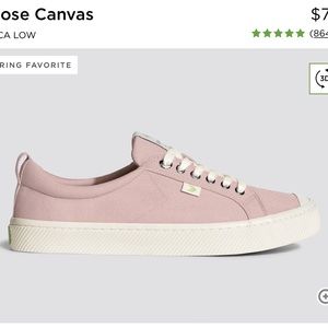 Ladies’ Cariuma tennis shoes. Size 9.5, New in box.